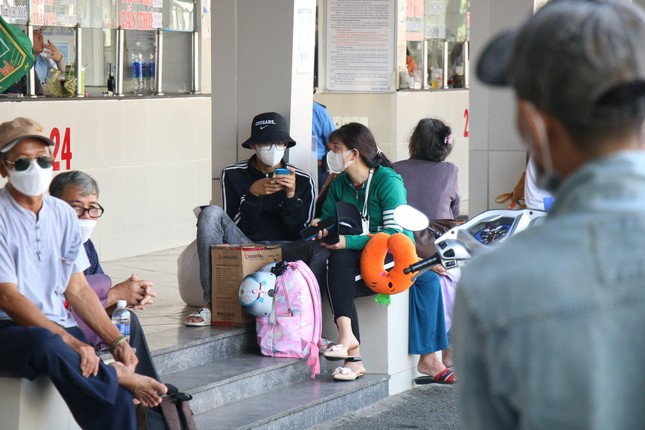Ngay dau nghi le 2/9: Dong nguoi va vat hang gio cho mua ve-Hinh-5