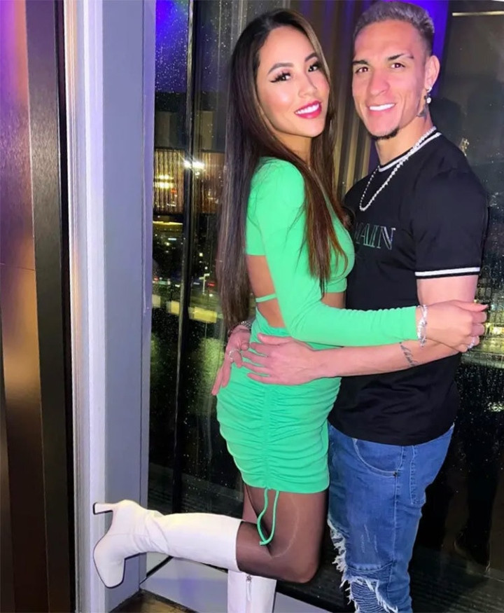 Ít ai biết rằng, họ chính thức lên xe hoa năm Antony mới 19 tuổi. Antony và Rosilene là bạn thân từ thuở ấu thơ.