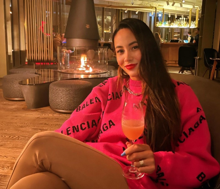 Cô nàng là tín đồ của các nhãn hàng thời trang cao cấp.