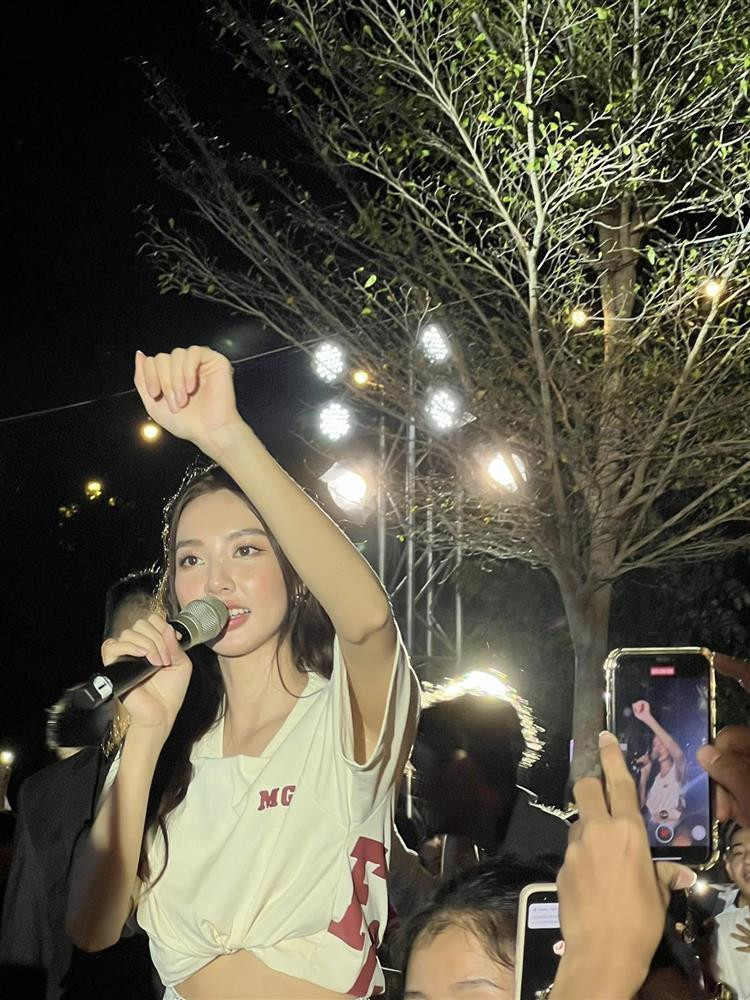 ó thể nói Thùy Tiên là hoa hậu Việt sở hữu lượng người hâm mộ đông đảo nhất ở thời điểm hiện tại.