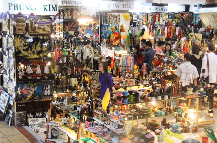 Cùng với những công trình thời Pháp thuộc khác như: Nhà thờ Đức Bà, Bưu điện, Nhà hát thành phố, Chợ Bến Thành, Dinh độc lập...Thương xá Tax được xem là những công trình kiến trúc tiêu biểu của TP HCM trong suốt hơn thế kỷ qua.