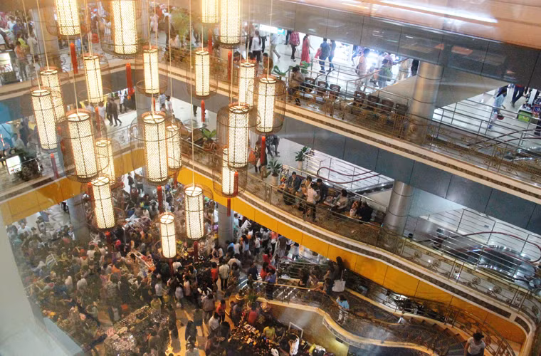 Nơi đây không chỉ là khu thương mại sầm uất, điểm kinh doanh mua bán hàng hóa mà còn là một chứng tích lịch sử văn hóa, một điểm du lịch cho mọi du khách trong và ngoài nước tìm đến. Từ đây tỏa ra bán kính 500 mét là Nhà thờ Đức Bà, Bưu Điện Thành Phố, Hội Trường Thống Nhất, chợ Bến Thành, nhà hát Thành Phố… những địa danh nổi tiếng gắn liền Sài Gòn – Thành Phố Hồ Chí Minh hơn 300 năm được nhiều đoàn khách trong nước và quốc tế đến tham quan.