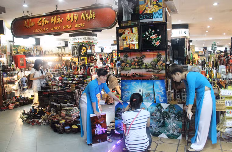 Điều này khiến hàng trăm tiểu thương và người dân Sài Gòn phải ngậm ngùi tạm biệt một hình ảnh quen thuộc đầy ắp kỷ niệm.