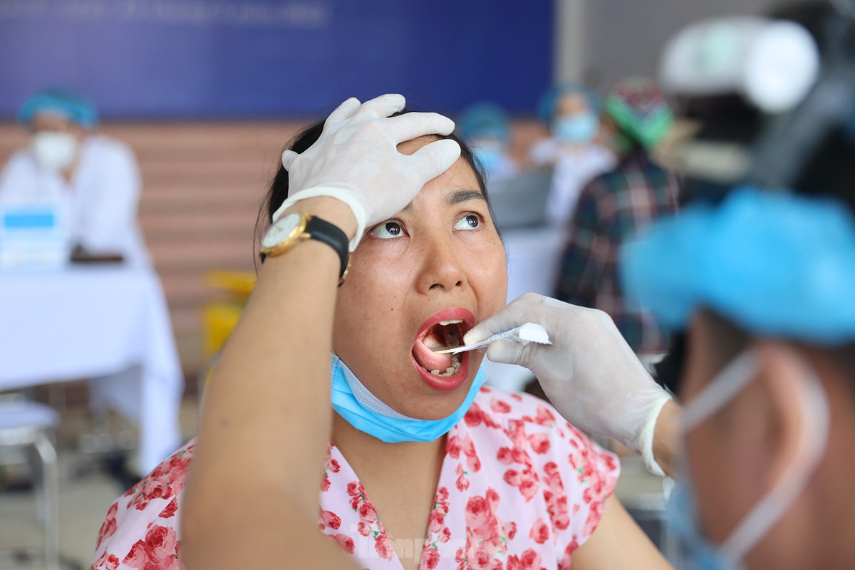 Dữ liệu của Bệnh viện Đa khoa huyện Mê Linh cho thấy, người dân được khám các bệnh liên quan đến huyết áp, nhịp thở, thị lực.