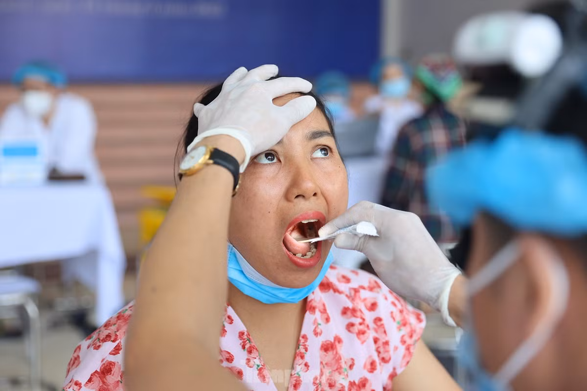 Dữ liệu của Bệnh viện Đa khoa huyện Mê Linh cho thấy, người dân được khám các bệnh liên quan đến huyết áp, nhịp thở, thị lực.