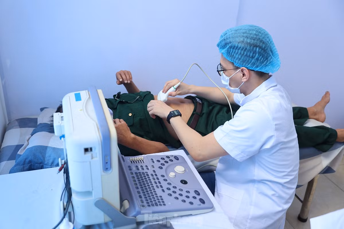 Từ ngày 24/4, ngành y tế tổ chức khám bệnh cho người dân tại nhà văn hóa, trường học, trạm y tế các xã, thị trấn… và phấn đấu đến hết tháng 5 sẽ hoàn thành.