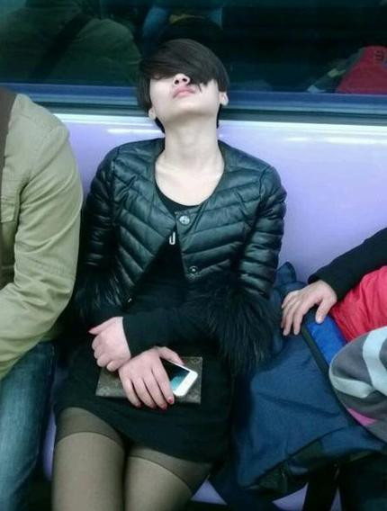 Công dụng không ngờ của tóc mái.