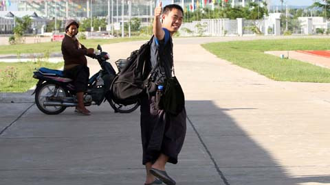 Anh chàng phóng viên của Trung Quốc tỏ ra... tinh tướng.