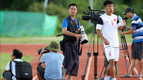 Ban đầu ai cũng tưởng là phóng viên Myanmar.