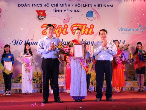 Thí sinh Đào Xuân Bính - SV trường CĐSP Yên Bái đoạt giải nhất nội dung sân khấu.