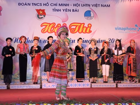Kết thúc Hội thi, Ban tổ chức đã trao 26 giải chính và 3 giải phụ ở hai nội dung thi. Thí sinh Trần Thái Vy – học sinh lớp 12, trường THPT Thị xã Nghĩa Lộ đạt nhất thi ảnh. Giải Nhất phần thi sân khấu thuộc về thí sinh Đào Xuân Bính - sinh viên Trường CĐSP Yên Bái.