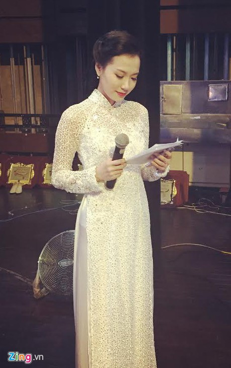 Dẫn dắt Bản tin Tài chính và Thị trường khi mới học năm thứ hai đại học, với kiến thức về truyền hình không nhiều, Quý Linh không tránh khỏi những khó khăn. 9X chia sẻ, cô phải tự tập luyện, đọc báo, tham khảo và học hỏi các anh chị đồng nghiệp rất nhiều. Từng gắn bó như một công việc quen thuộc hàng ngày, Quý Linh chia sẻ, Bản tin Tài chính Thị trường đã đưa cô đến gần hơn với khán giả truyền hình.