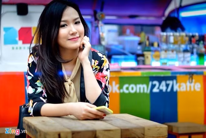 MC 9X chia sẻ, công việc MC của cô vốn không ổn định về giờ giấc, có những hôm làm bản tin chào sáng phải thức đến 4h nhưng cô vẫn cố gắng có mặt trong bữa cơm cùng gia đình vì đó là khoảng thời gian được gần gũi, tâm sự và chia sẻ với bố mẹ và em gái những câu chuyện trong cuộc sống.