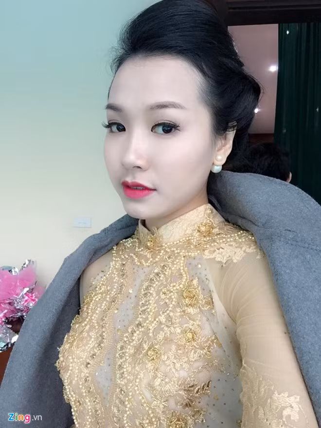 Khác với hình ảnh có phần chín chắn khi dẫn dắt các Bản tin Thời sự, ngoài đời, Quý Linh trẻ trung và tươi tắn. Cô thường lựa chọn những trang phục phù hợp với lứa tuổi 9X. Ngoài ra, khi dẫn dắt các sự kiện, Linh thường "sủng ái" trang phục áo dài. Chia sẻ về những dự định trong tương lai, Quý Linh cho biết, sắp tới, cô sẽ đầu tư thêm thời gian để đi học tiếp về báo chí, trau dồi thêm kiến thức, nghiệp vụ để theo đuổi ước mơ làm phóng viên, biên tập viên.