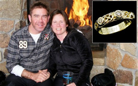 John và "một nửa" của mình.