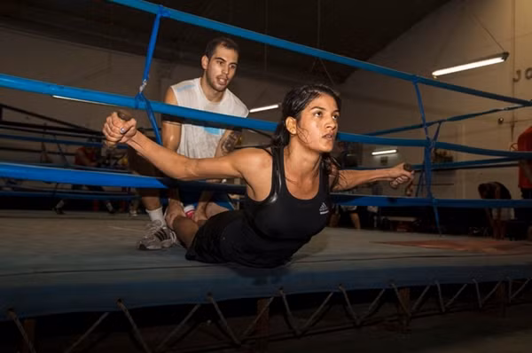 Cô nói thêm: “Họ tập luyện mỗi buổi sáng, đôi khi cả buổi tối, ngày qua ngày đều như vậy. Tất cả mồ hôi công sức đó đều đổ ra cho ước mơ 1 lần vô địch thế giới. Chính ước mơ đó đã giúp họ đứng vững trên đôi chân mỗi ngày”.