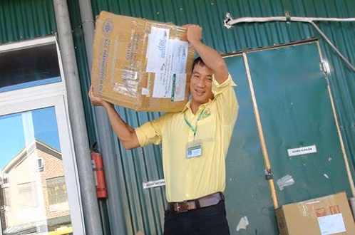 Cựu tuyển thủ QG này đã từng phải đi bốc vác để mưu sinh.