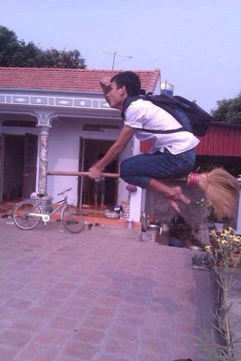 Cưỡi chổi bay khắp thế gian!