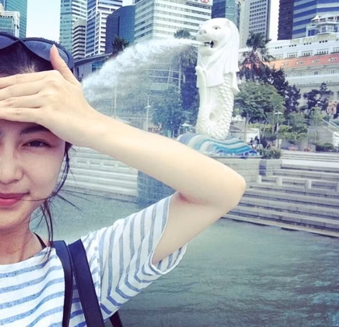 Mỗi năm, Helly Tống dành thời gian nghỉ dưỡng và du lịch nước ngoài ít nhất là 2 lần. Thái Lan, Singapore, Indonesia , Malaysia, Úc, Anh.. là những địa điểm cô đã đặt chân đến.