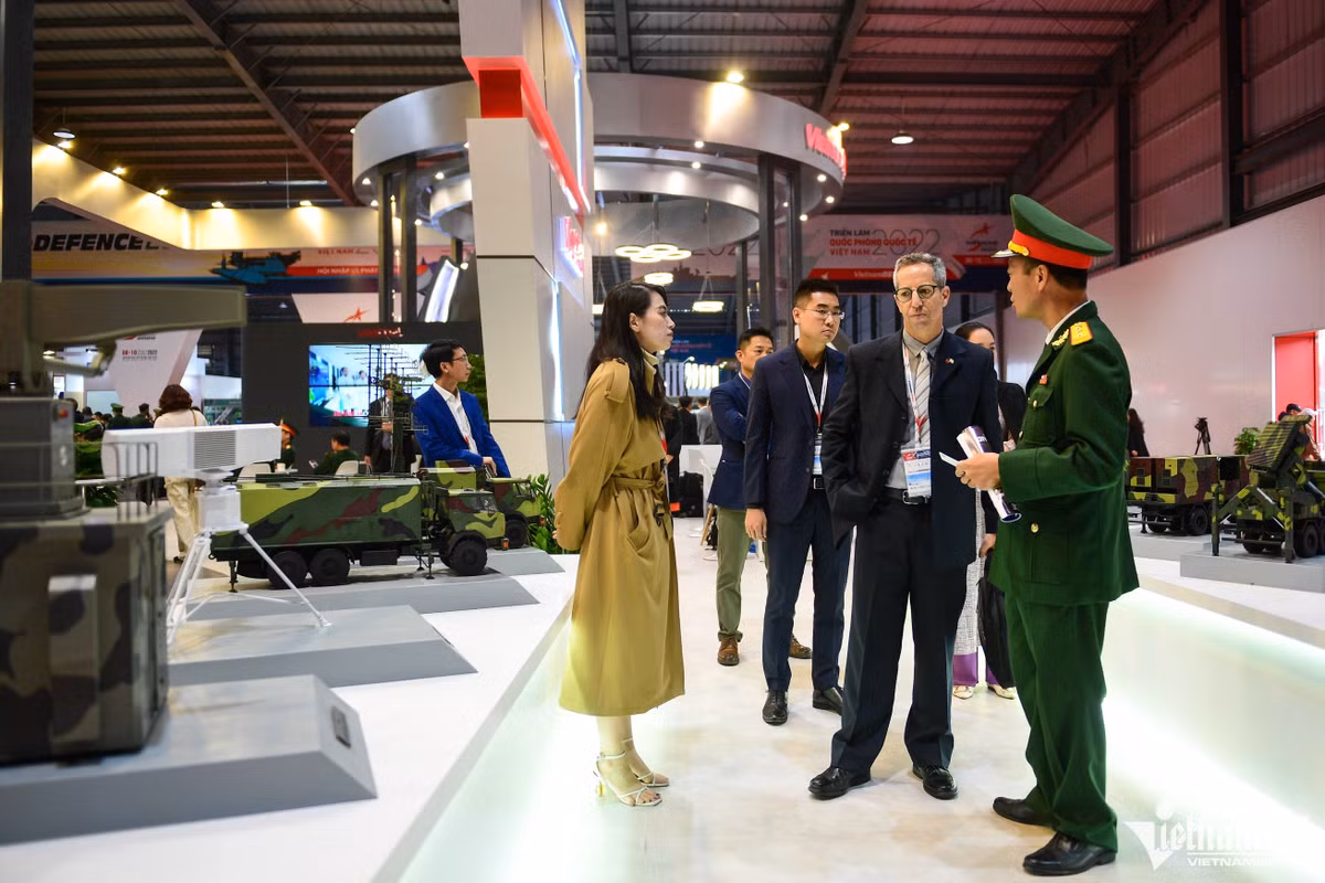 Triển lãm mở cửa cho khách vào tham quan đến 18h ngày 10/12.