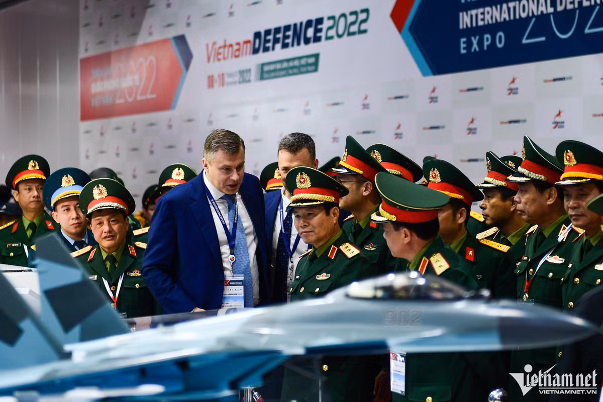 Tiêm kích Su-35 của Nga được giới thiệu tại một vị trí trang trọng.