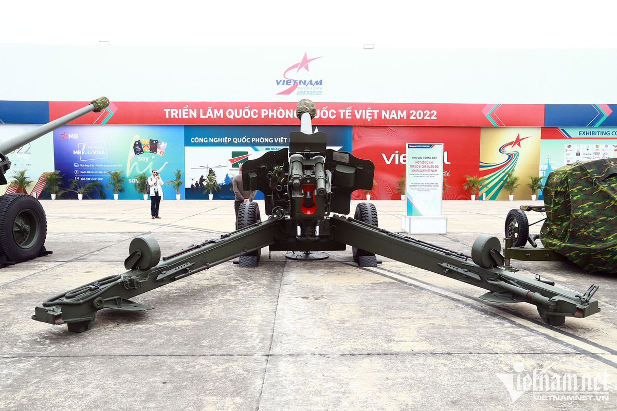 Pháo 152 D20, loại vũ khí cực kỳ nguy hiểm của lực lượng pháo binh Việt Nam. Pháo có trọng lượng lên tới 5,7 tấn, khi di chuyển cần có xe tải kéo.