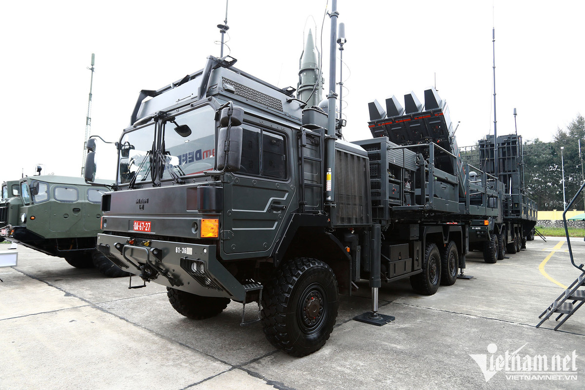 Hệ thống tên lửa Spyder được biên chế trong Quân đội nhân dân Việt Nam. Đây là hệ thống phòng không được phát triển bởi Rafael Advanced Defense Systems và Israel Aircraft Industries (IAI).