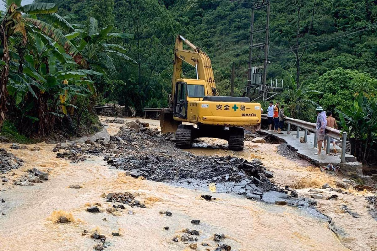 Dự báo thời tiết 13/5: Miền Bắc hứng mưa rất to, nguy cơ lốc sét và sạt lở ảnh 1 Dự báo thời tiết 13/5: Miền Bắc hứng mưa rất to, nguy cơ lốc sét và sạt lở ảnh 1