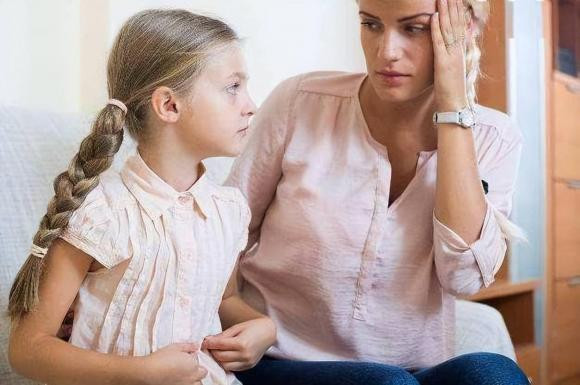 Do tuoi thich hop nhat de con gai co kinh lan dau?