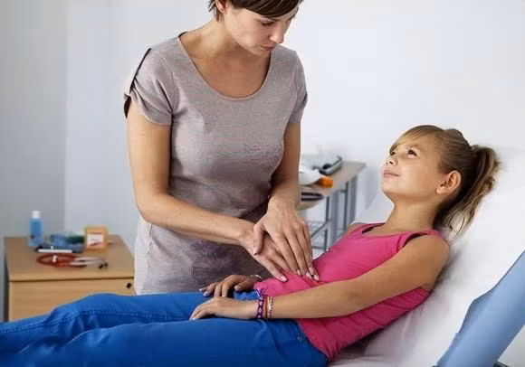 Do tuoi thich hop nhat de con gai co kinh lan dau?-Hinh-3