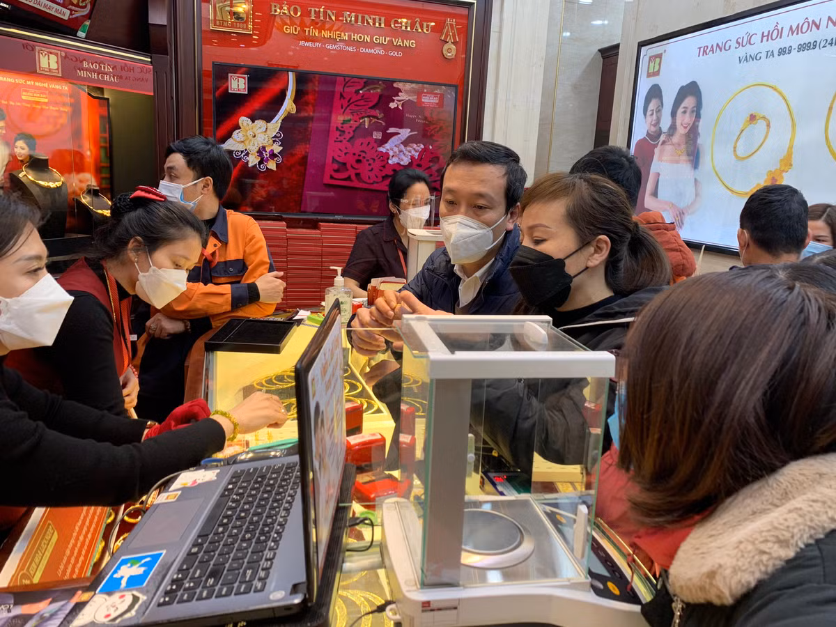 Gia vang hom nay 3/5: Vang tiep tuc chiu ap luc giam