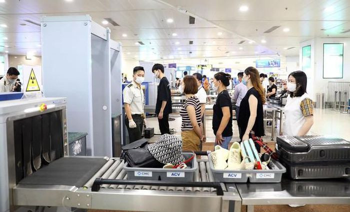 Ngay cuoi nghi le 30/4: Gan 200.000 khach do ve hai san bay lon nhat ca nuoc-Hinh-2