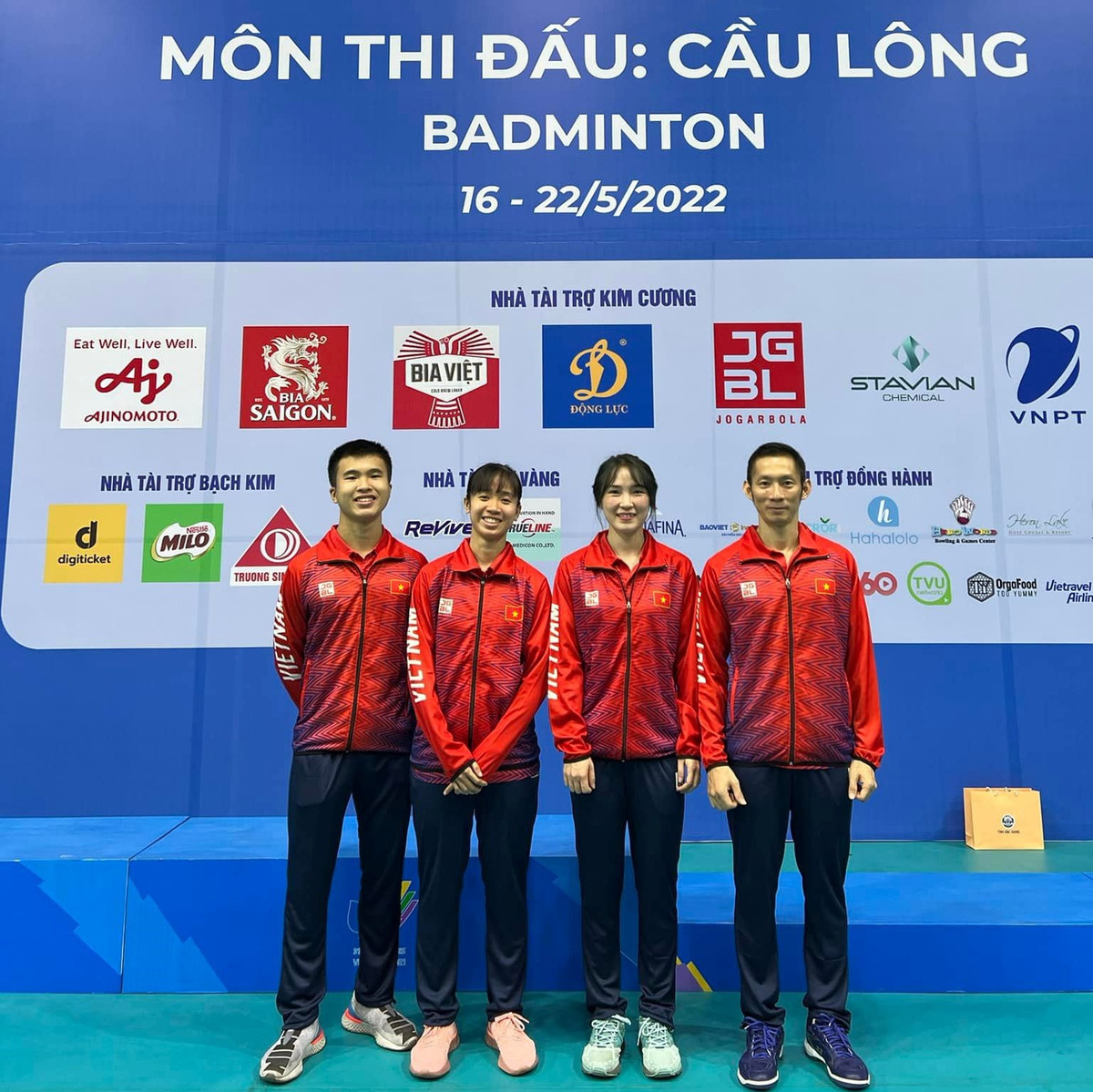 Tiến Minh và vợ lần đầu quen nhau khi cùng tham gia huấn luyện chuẩn bị cho kỳ SEA Games 2011. Đến năm 2016, cả hai quyết định về chung nhà. Trong một cuộc phỏng vấn, Vũ Trang từng cho biết khi ra sân đấu, cả hai luôn nghiêm túc với công việc, chồng là thần tượng, người hỗ trợ cô rất nhiều về mặt chuyên môn. Ảnh: Nguyễn Tiến Minh.