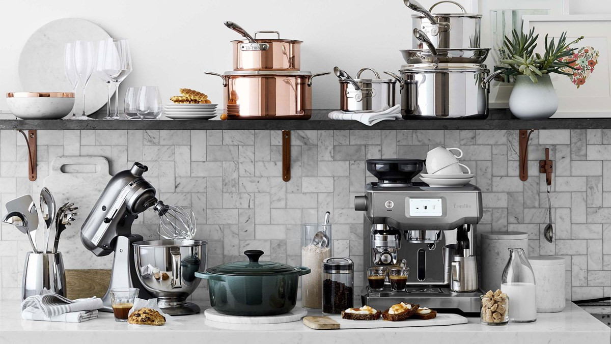 Đồ gia dụng tốn kém. Đồ công nghệ mặc dù mang đến nhiều lợi ích nhưng có nhiều người hình thành thói quen chạy đua cùng công nghệ xa xỉ. Họ có thể chi cả đống tiền cho những chiếc máy không tên nhưng rồi lại để chúng nằm yên trong tủ bếp.