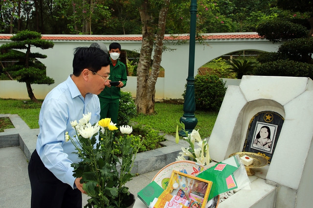 Pho Thu tuong Thuong truc don doc giai ngan von dau tu cong tai 5 tinh mien Trung-Hinh-3