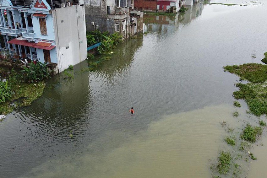 Hang tram ho dan o Thanh Hoa ngap sau trong nuoc lu-Hinh-2