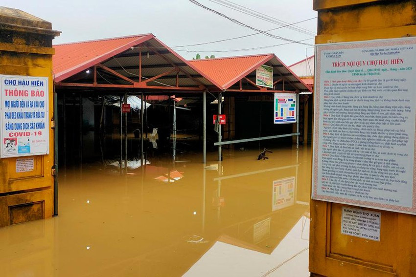Hang tram ho dan o Thanh Hoa ngap sau trong nuoc lu-Hinh-3