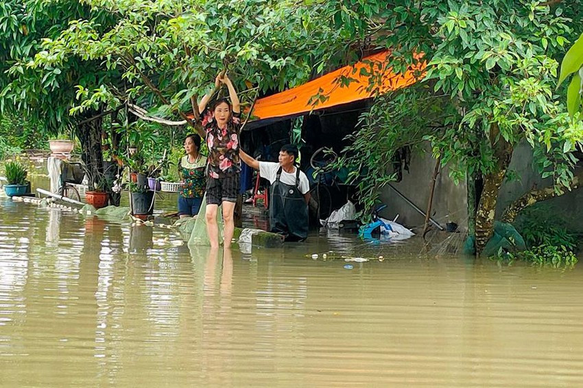 Hang tram ho dan o Thanh Hoa ngap sau trong nuoc lu-Hinh-4