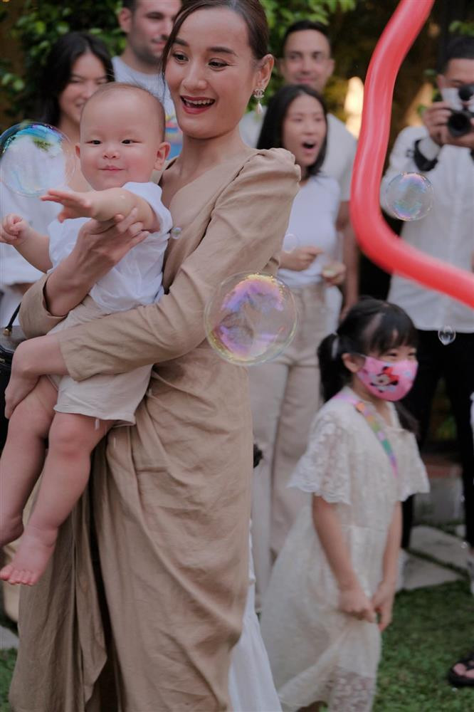 Ho Ngoc Ha 'bat luc' hanh dong cua Leon moi khi gap nguoi la-Hinh-9