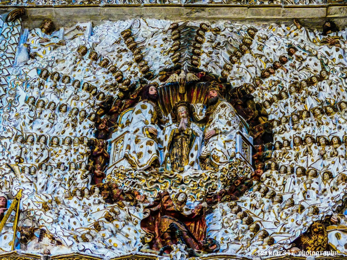 Nhiều nghệ sĩ lớn của Tây Ban Nha có tác phẩm trong nhà thờ này như các kiến trúc sư và nhà điêu khắc của gia đình Colonia (Juan , Simón và Francisco). Ảnh: TravelFeed.