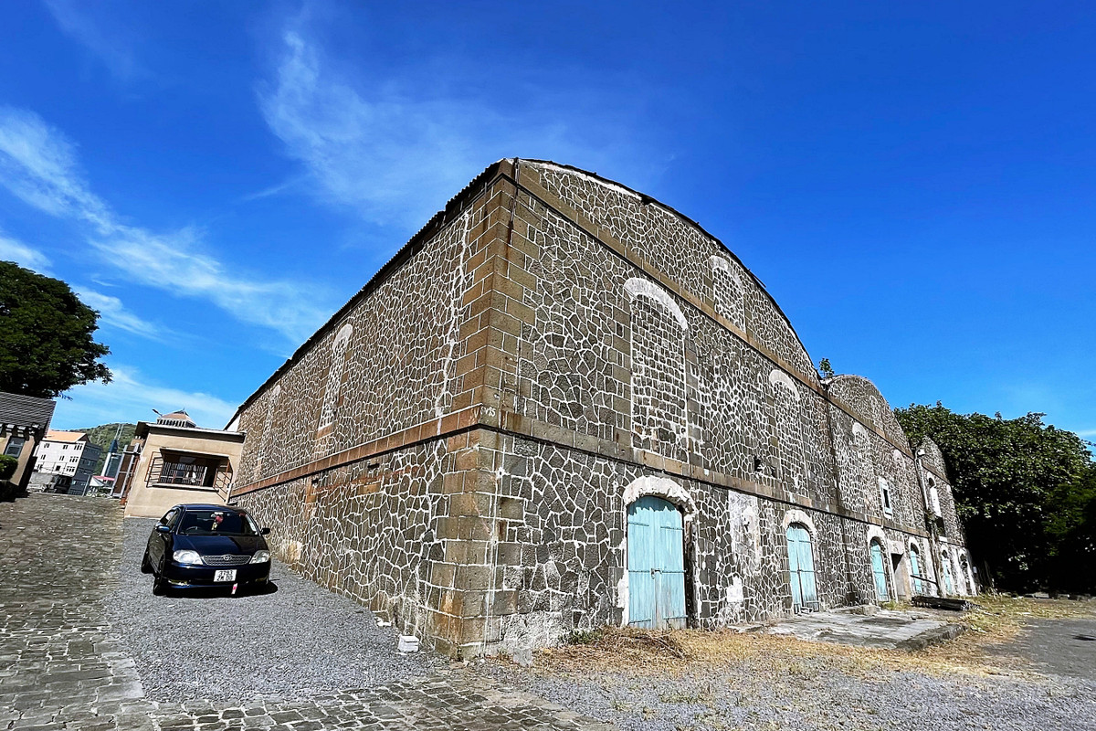 Quá trình di cư, nhập cảnh của các lao động từ Ấn Độ đã để lại ảnh hưởng tới lịch sử Mauritius. Người gốc Ấn hiện chiếm khoảng 58% trong tổng dân số của Mauritius, định hình nên nền văn hóa kết hợp Ấn - Phi của hòn đảo. Ảnh: Krazy Butterfly.