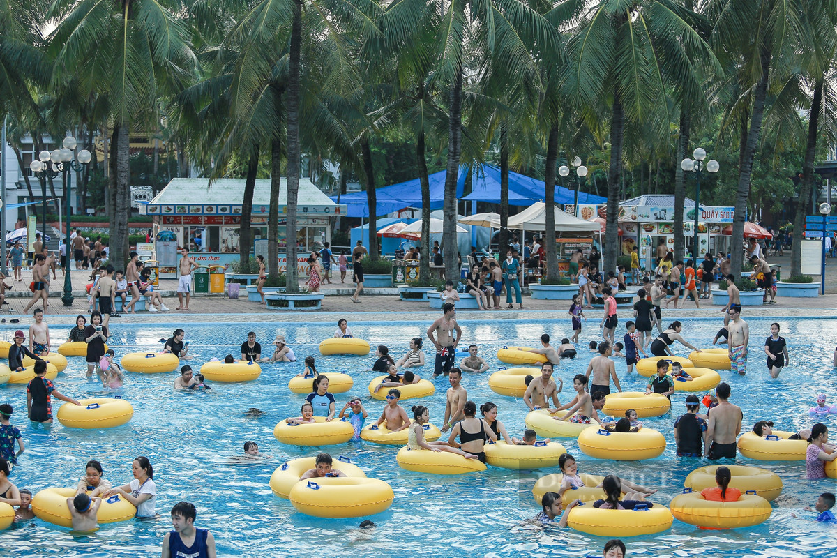 Khu vực bể tạo sóng mang đến cảm giác mạnh như ở biển.