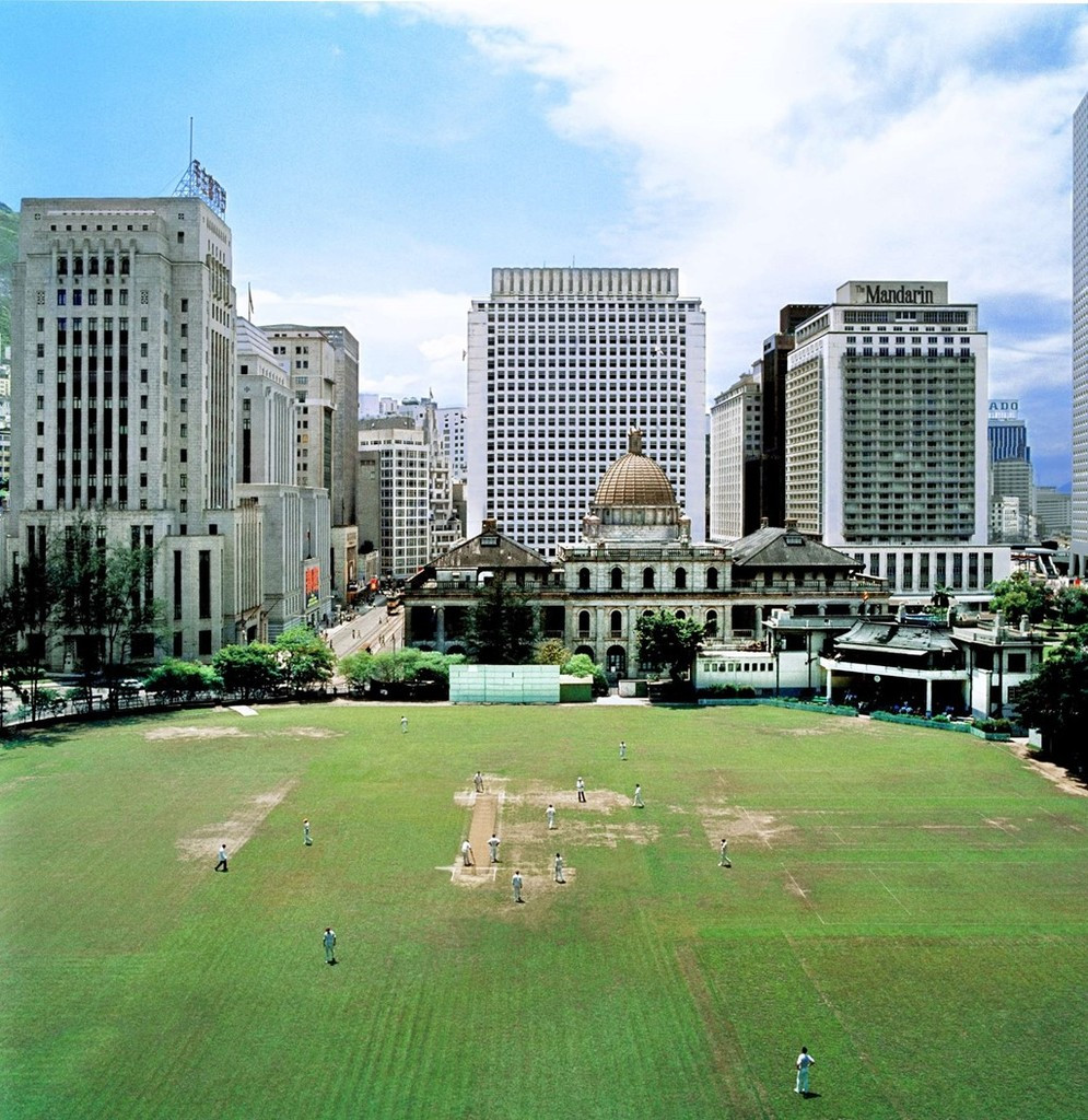 Sân đấu cricket gần Tòa án Tối cao, quận Trung tâm, năm 1984. Ảnh: Keith Macgregor.