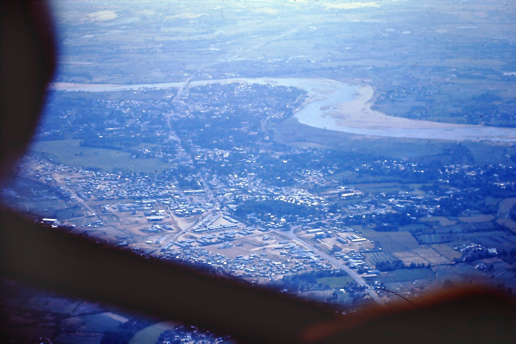 Một khúc sông Dinh, dòng sông chính chảy qua Phan Rang. Ảnh: Lourun.