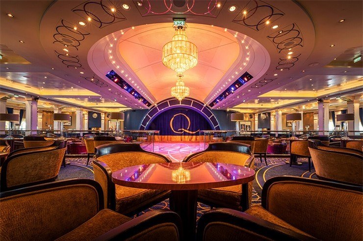 Tàu Silver Spirit: Silver Spirit, một trong những tàu du lịch sang trọng nhất thế giới, với sức chứa 608 hành khách, là lựa chọn lý tưởng nếu bạn yêu thích dịch vụ quản gia, đồ uống trọn gói và ẩm thực hảo hạng. Mỗi cabin là một dãy phòng xa hoa và hầu hết đều có hiên riêng. Đừng bỏ lỡ Silver Note, quán bar nhạc jazz thân mật, thưởng thức bữa tối dưới bầu trời đầy sao tại La Terrazza, nhà hàng Ý trên tàu, hoặc thưởng thức những chiếc pizza ngon nhất trên biển tại Spaccanapoli.