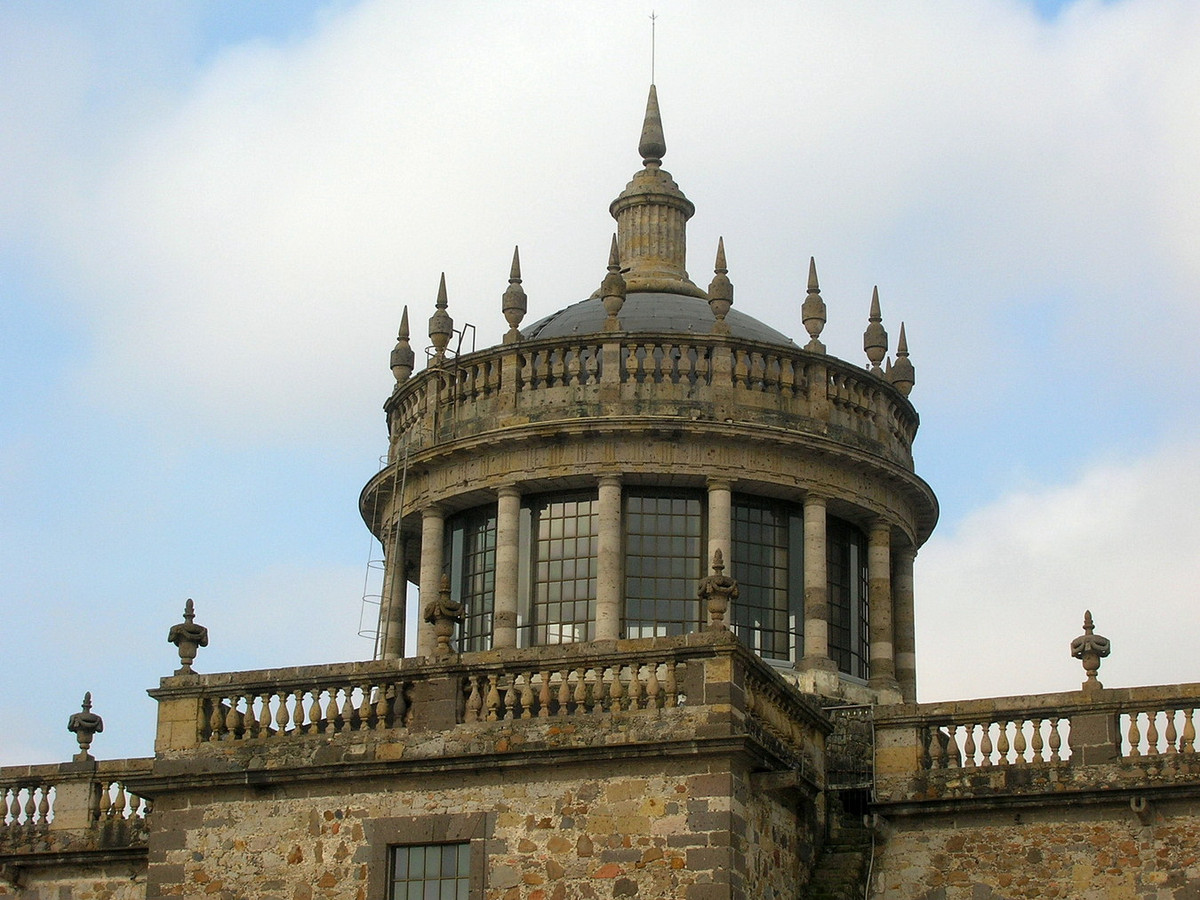 Công trình có nhiều điểm tương đồng với cung điện Minería de la Ciudad ở thành phố Mexico, cũng do Manuel Tolsá thiết kế. Ảnh: Wikipedia.