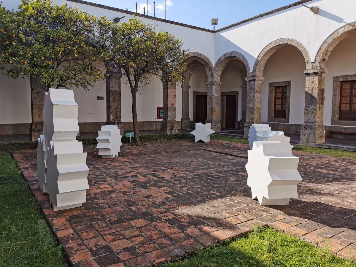 Vào năm 1872, có hơn 500 người cư ngụ ở bệnh viện Hospicio Cabañas, nhưng sau đó nhờ những biện pháp công tác xã hội, số người nương nhờ ở đây đã giảm dần. Ảnh: Wikipedia.