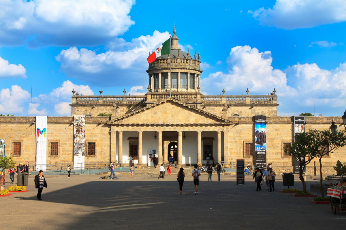 Tọa lạc ở thành phố Guadalajara, thuộc tiểu bang Jalisco của Mexico, bệnh viện Hospicio Cabañas là một khu bệnh viện kết hợp với nhà nguyện nổi tiếng thế giới với kiến trúc độc đáo và những tác phẩm nghệ thuật vô giá. Ảnh: Agencia de Viajes Guadalajara Turística.