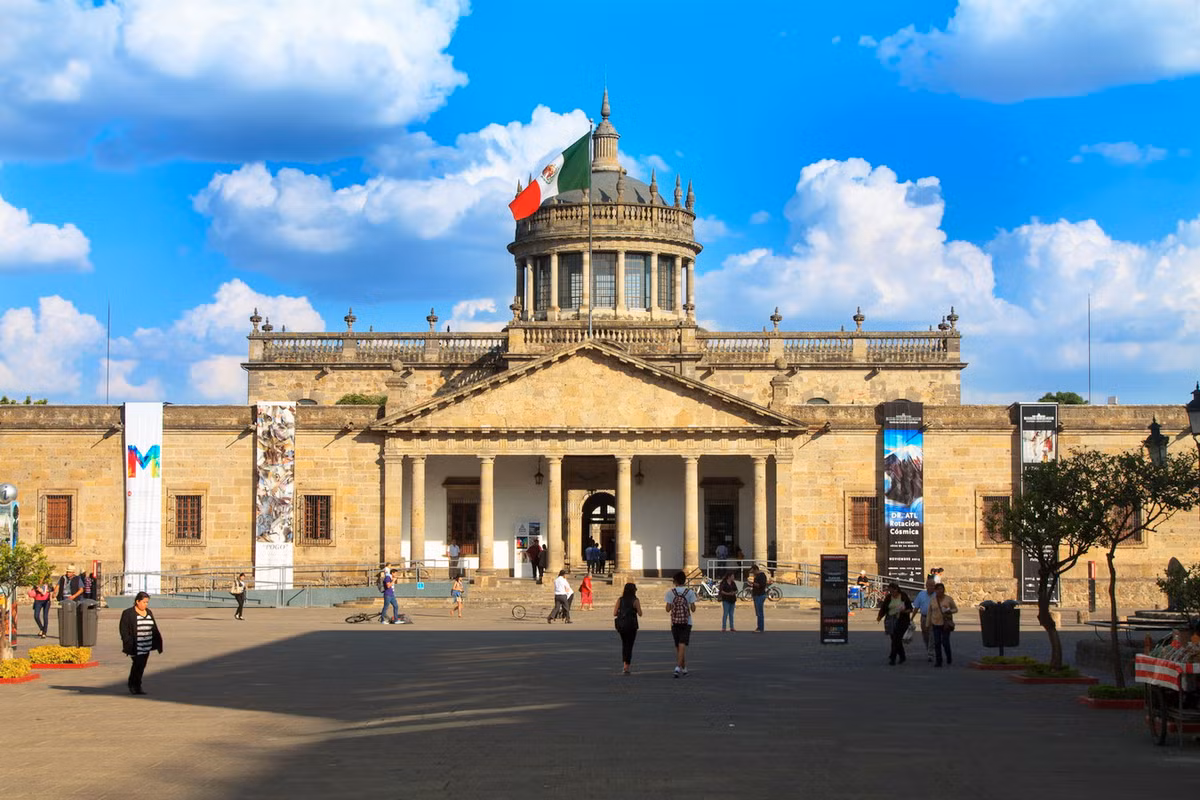 Tọa lạc ở thành phố Guadalajara, thuộc tiểu bang Jalisco của Mexico, bệnh viện Hospicio Cabañas là một khu bệnh viện kết hợp với nhà nguyện nổi tiếng thế giới với kiến trúc độc đáo và những tác phẩm nghệ thuật vô giá. Ảnh: Agencia de Viajes Guadalajara Turística.