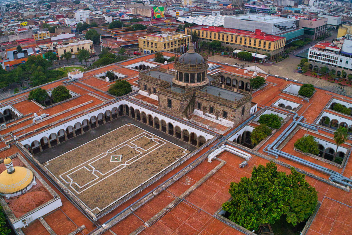 Lịch sử bệnh viện này bắt đầu từ năm 1791, khi Đức giám mục của thị trấn Guadalajara cho xây dựng một cơ sở chữa bệnh và nơi cư trú cho những người cơ nhỡ sau khi tình trạng đói nghèo, bệnh tật lan tràn do thiên tai liên tiếp xảy ra. Ảnh: Te Quiero, Guadalajara.